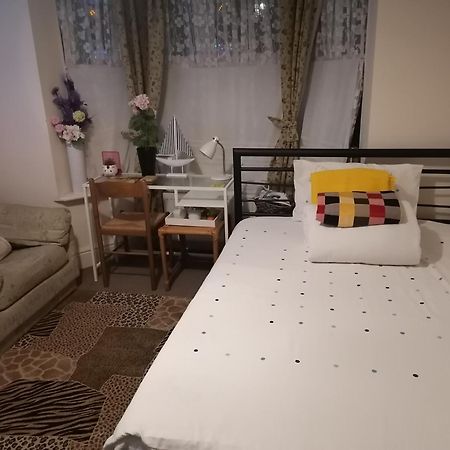 Big Private Room In Town Centre Істлі Екстер'єр фото