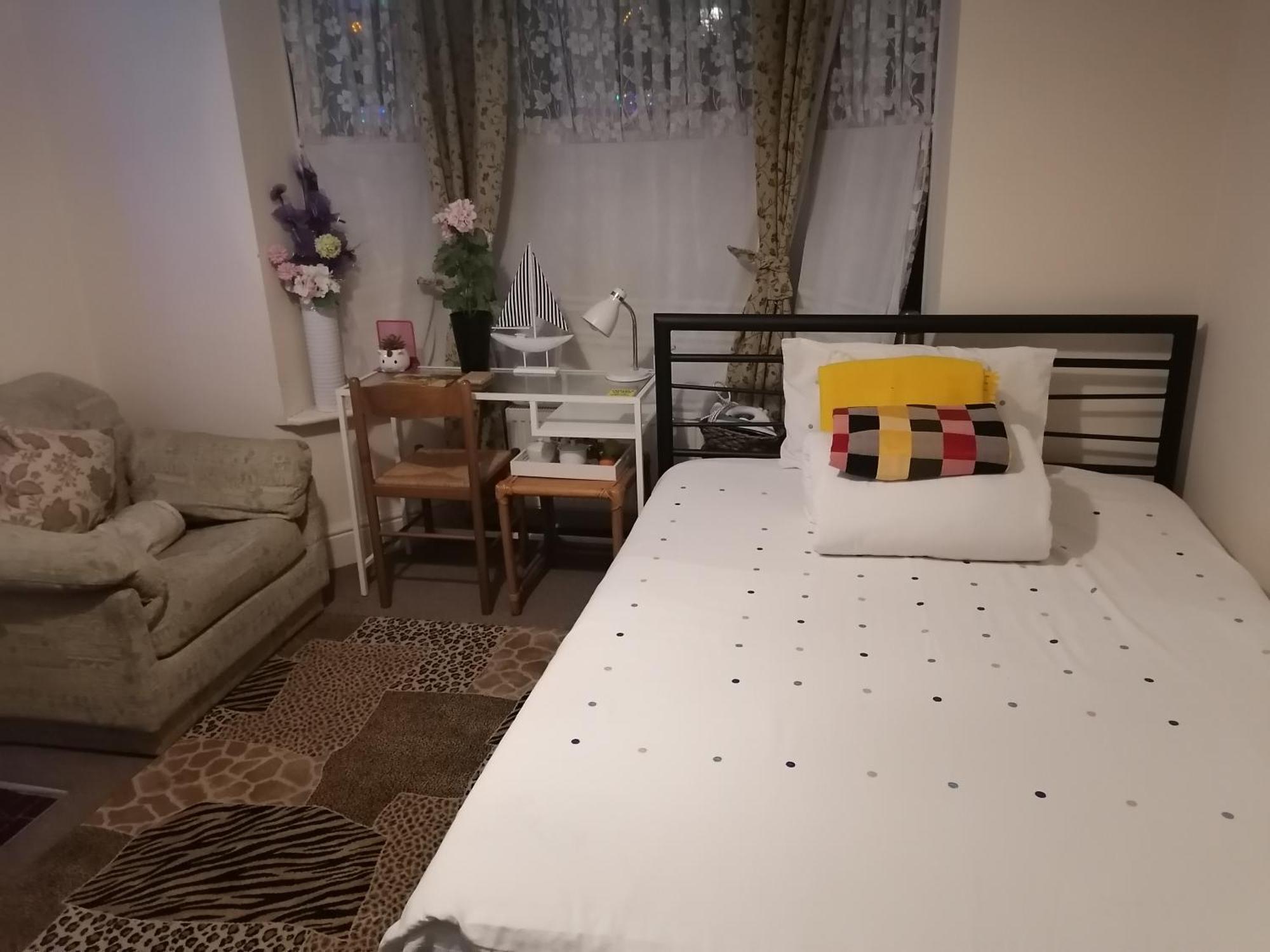 Big Private Room In Town Centre Істлі Екстер'єр фото
